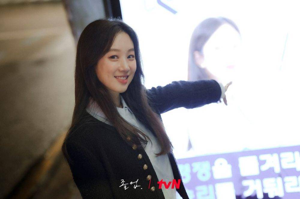 Jung Ryeo Won di The Midnight Romance in Hagwon (instgram.com/tvn_drama)