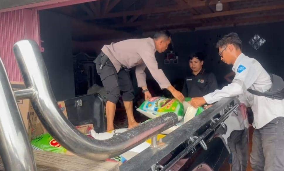 Distribusi bantuan logistik untuk bencana banjir di Kabupaten Mahakam Ulu Kalimantan Timur (Kaltim), Sabtu (18/5/2024). Foto istimewa
