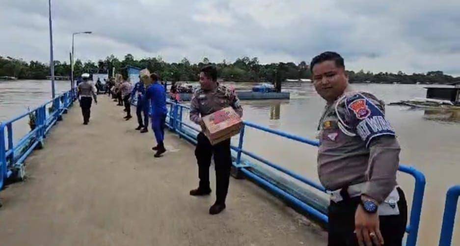 Distribusi bantuan logistik untuk bencana banjir di Kabupaten Mahakam Ulu Kalimantan Timur (Kaltim), Sabtu (18/5/2024). Foto istimewa