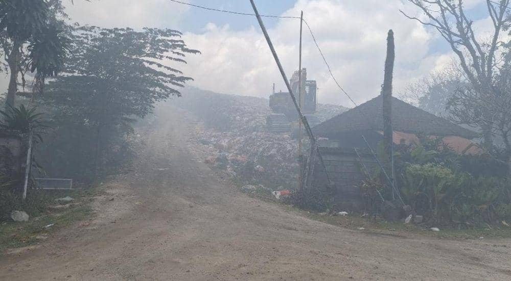 Kepulan asap masih muncul di TPA Mandung (Dok.IDNTimes/Istimewa)
