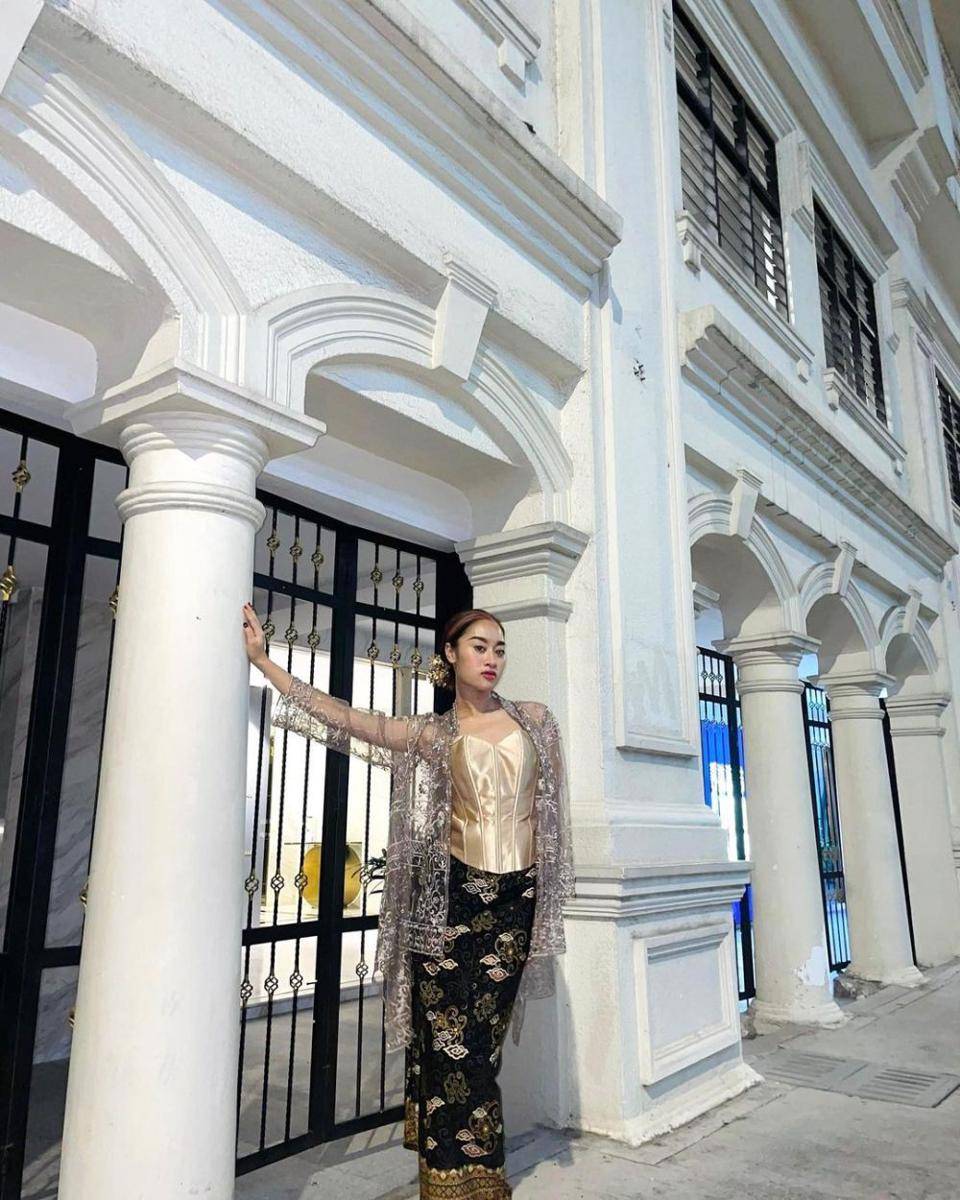 Gaya kondangan Aisha Retno (instagram.com/aisharetno02)