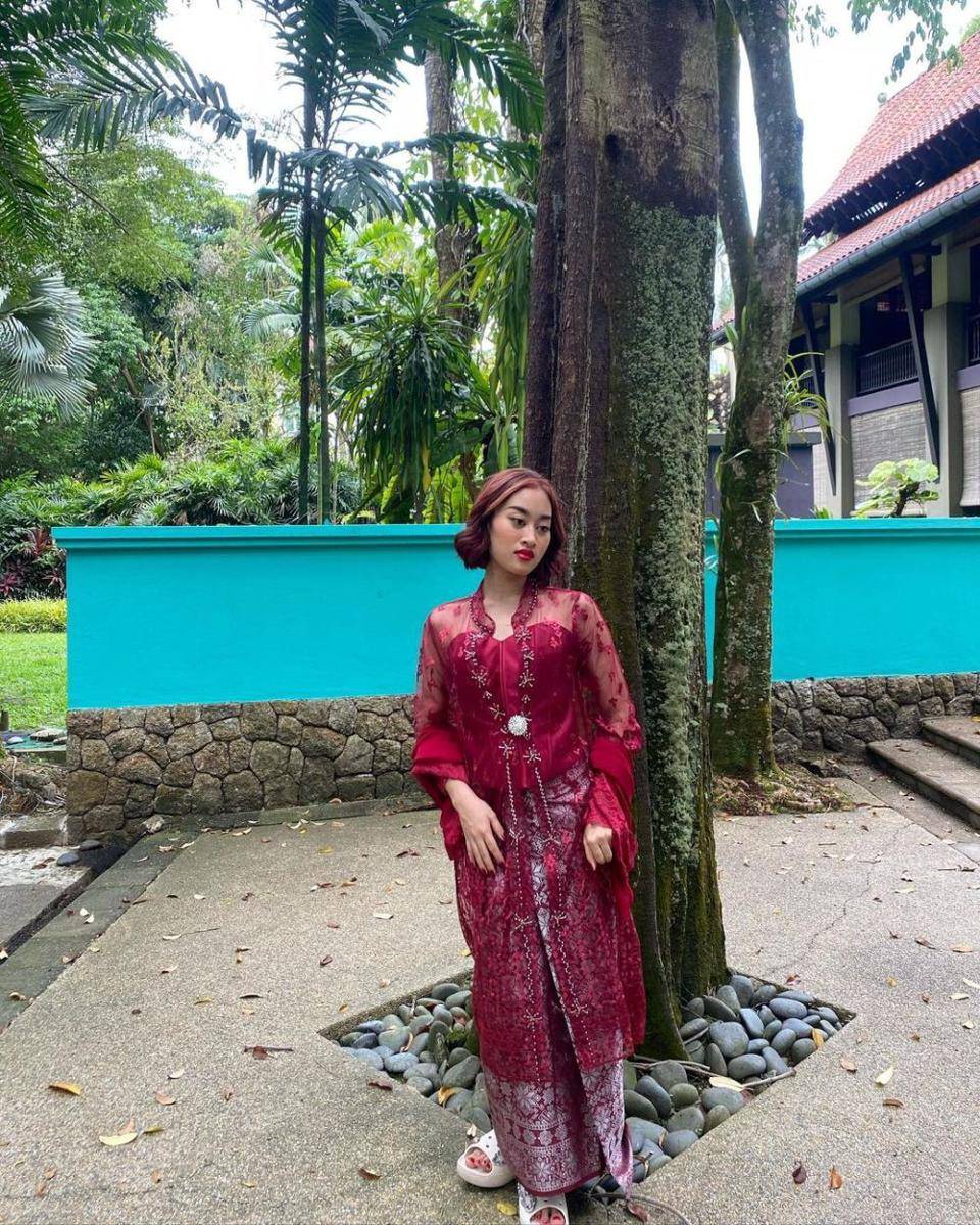Gaya kondangan Aisha Retno (instagram.com/aisharetno02)
