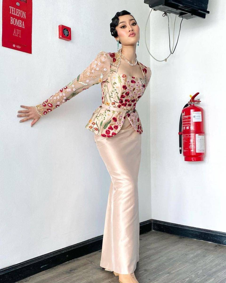 Gaya kondangan Aisha Retno (instagram.com/aisharetno02)