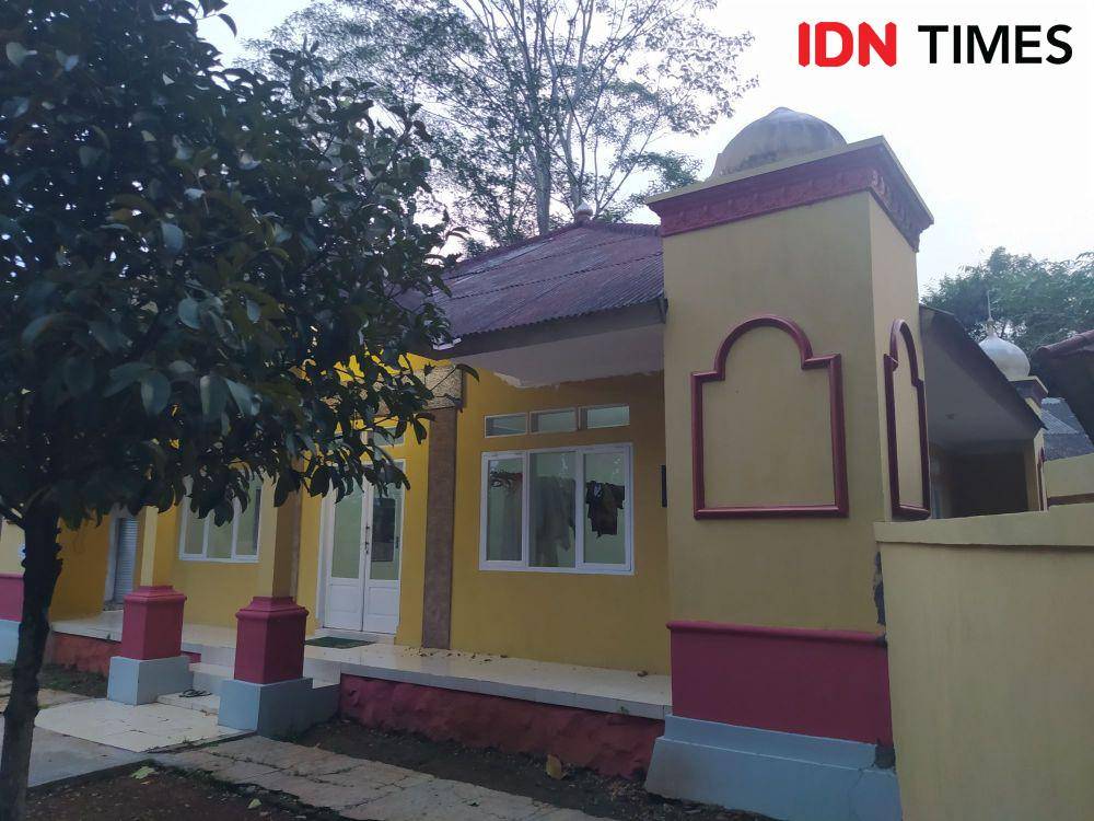 Kondisi Masjid Darussalam di Jalam Cirata, Cipeundeuy, KBB yang Sudah Dibersihkan. (Bangkit Rizki/IDN Times)
