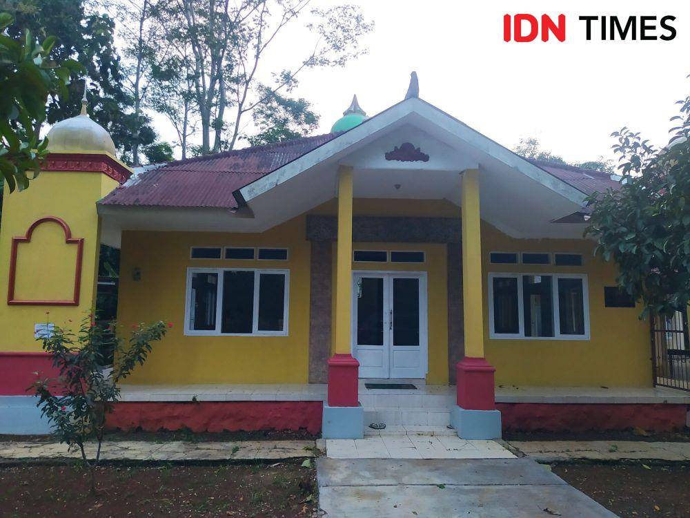 Kondisi Masjid Darussalam di Jalam Cirata, Cipeundeuy, KBB yang Sudah Dibersihkan. (Bangkit Rizki/IDN Times)