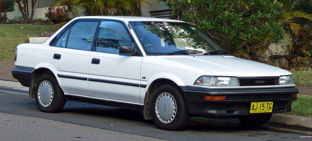 ilustrasi gambar mobil Toyota Corolla (Generasi E90). (Wikipedia)