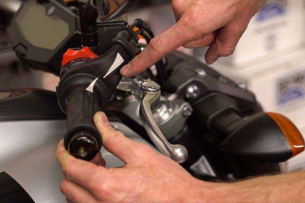 Ilustrasi tas gas motor  (youtube.com/Motorcyclist Magazine)