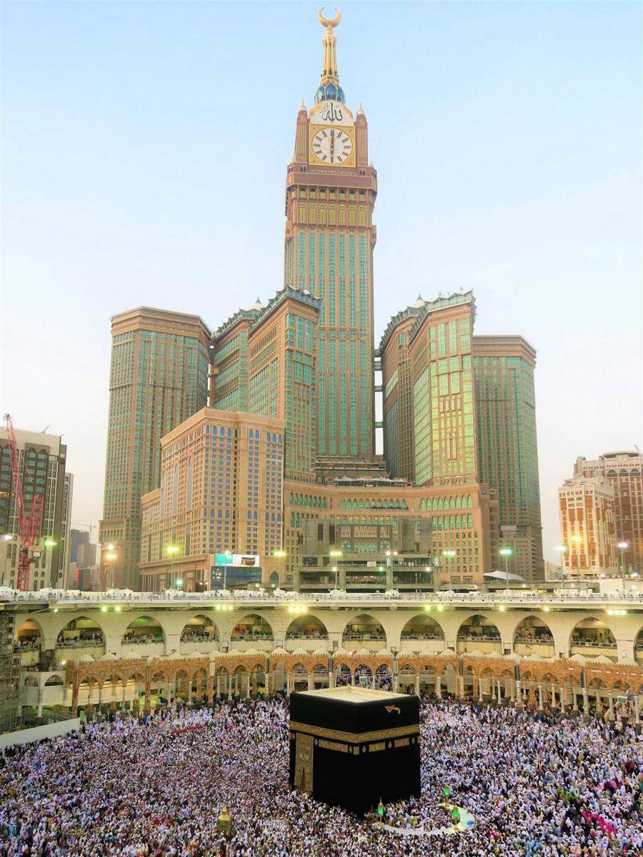 Abraj Al-Bait dan Ka'bah (unsplash.com/konevi)