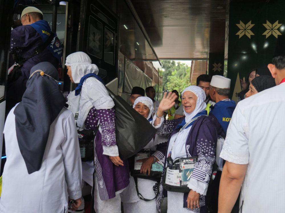 39.163 Jemaah Haji Debarkasi Surabaya Pulang, Ada Selisih 101 Orang
