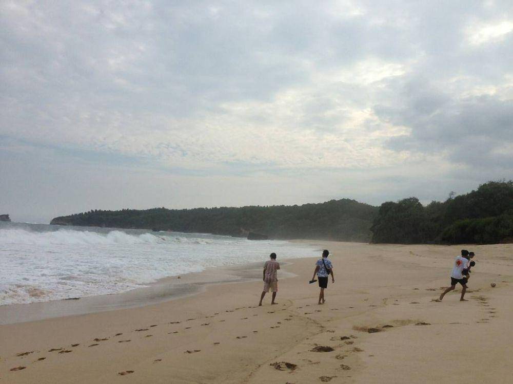 Pantai Kunir (instagram.com/candrasany)