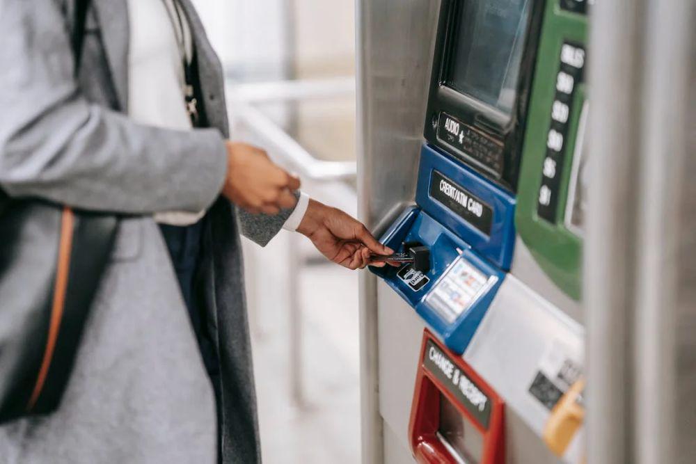Kenapa ATM Bisa Terblokir? Ini Penyebab dan Solusinya