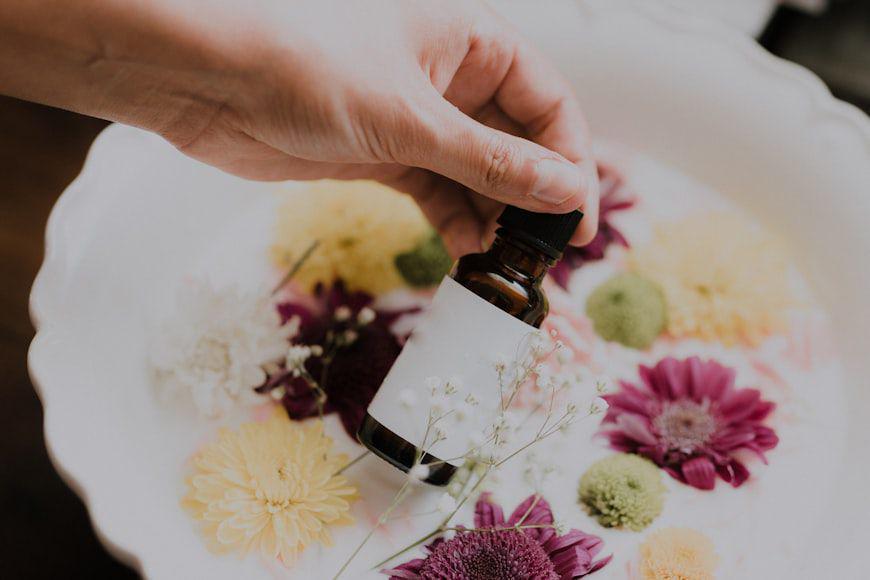 5 Minyak Esensial Ini Terbukti Mengurangi Kecemasan, Aromanya Harum!