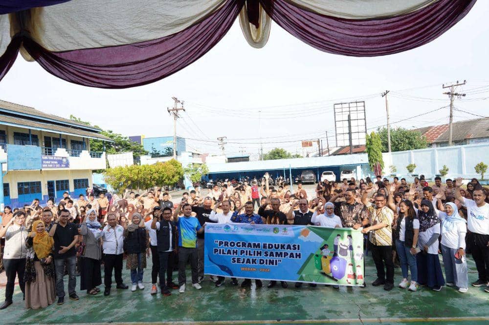 SPMT menggandeng Ecofriendly Board hadir di SMAS Hang Tuah Belawan, Medan untuk melakukan edukasi pilah pilih sampah  pada Jumat (17/5/2024) (Dok. IDN Times)