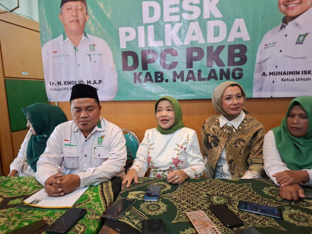Lathifah Sohib saat tiba di DPC PKB Kabupaten untuk maju jadi bakal Calon Bupati Malang. (IDN Times/Rizal Adhi Pratama)