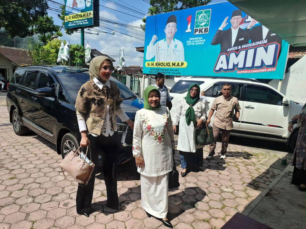 Lathifah Sohib saat tiba di DPC PKB Kabupaten untuk maju jadi bakal Calon Bupati Malang. (IDN Times/Rizal Adhi Pratama)