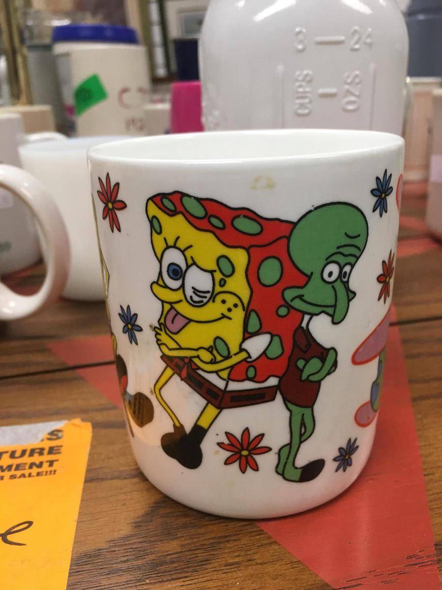 potret mug gambar kartun paling nyentrik (reddit.com/user/CasseroleCat)