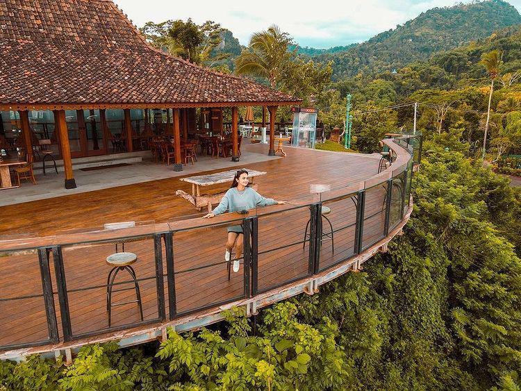 Rekomendasi 6 Resto Keluarga di Sekitar Candi Borobudur, Fancy Abis!