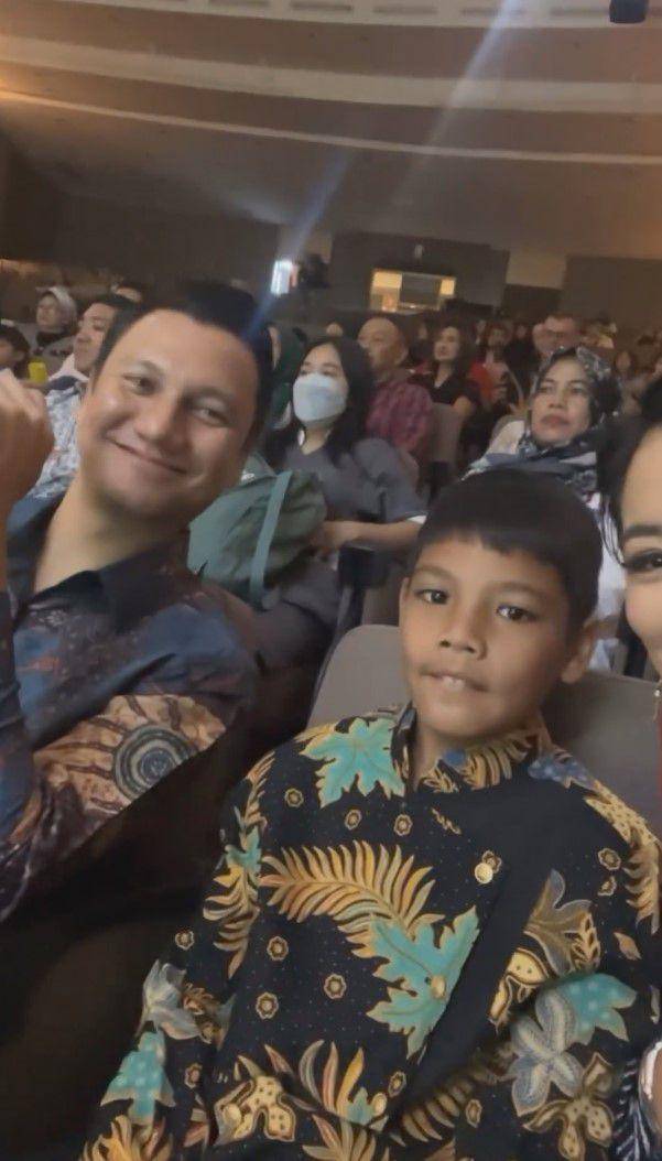 potret wisuda TK anak Titi Kamal (instagram.com/titi_kamall)