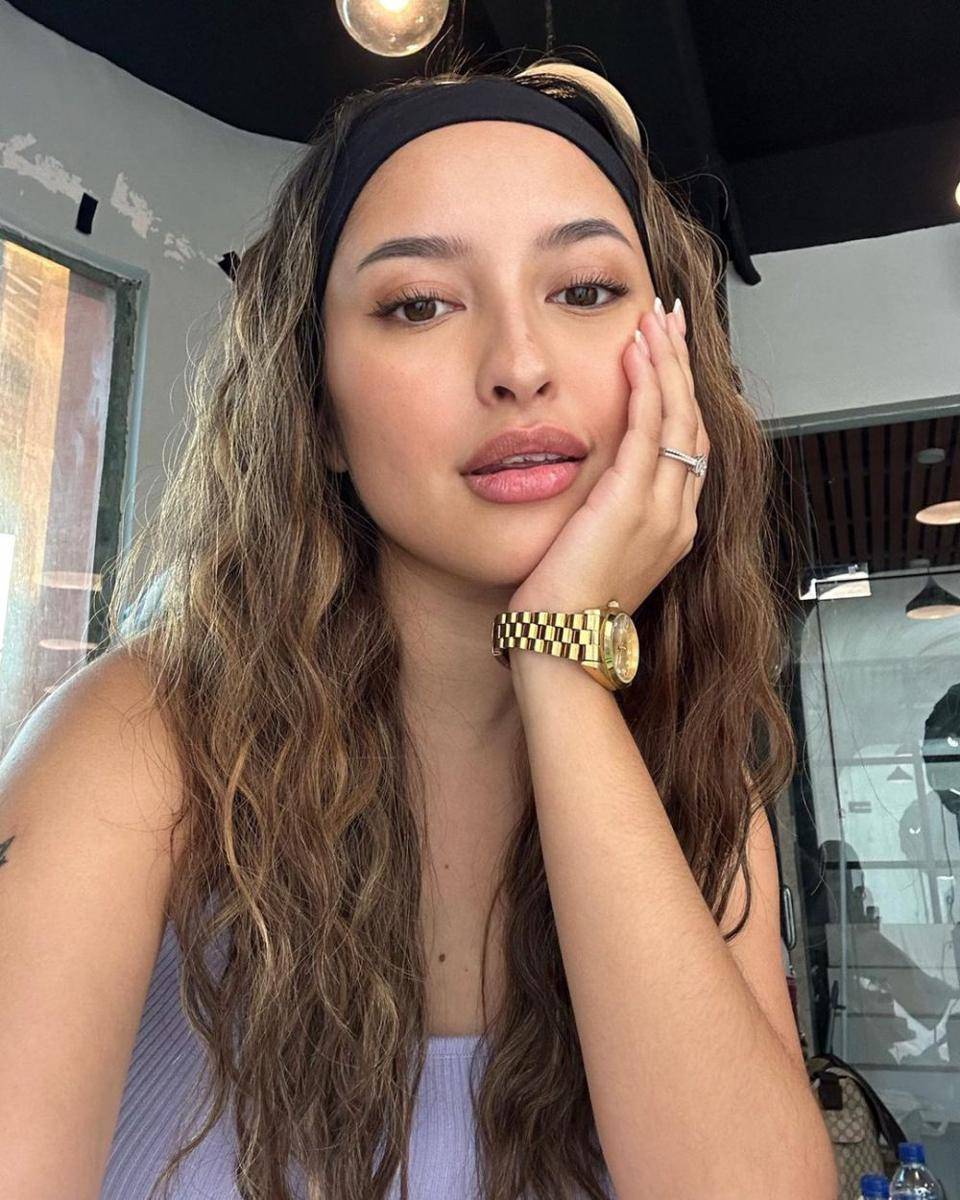 makeup look minimalis untuk first date (instagram.com/jennifercoppenreal20)