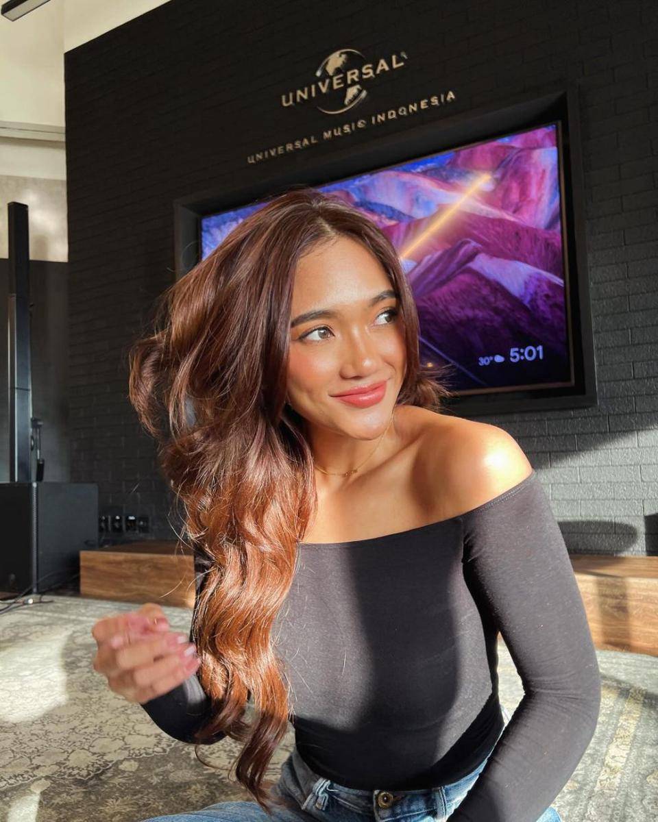 makeup look minimalis untuk first date (instagram.com/lalamarionmj)