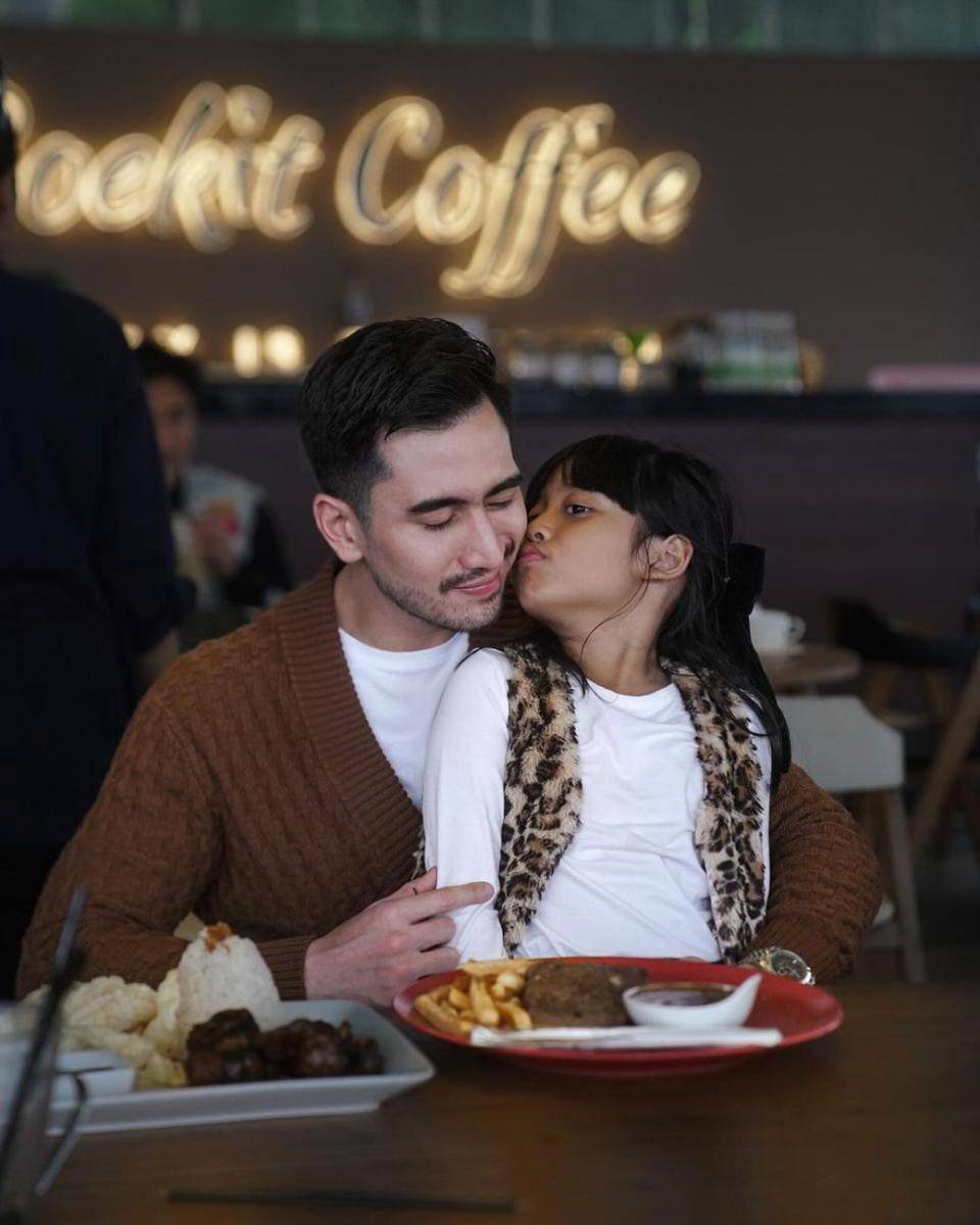 potret Verrell Bramasta dan keluarga (instagram.com/bramastavrl)