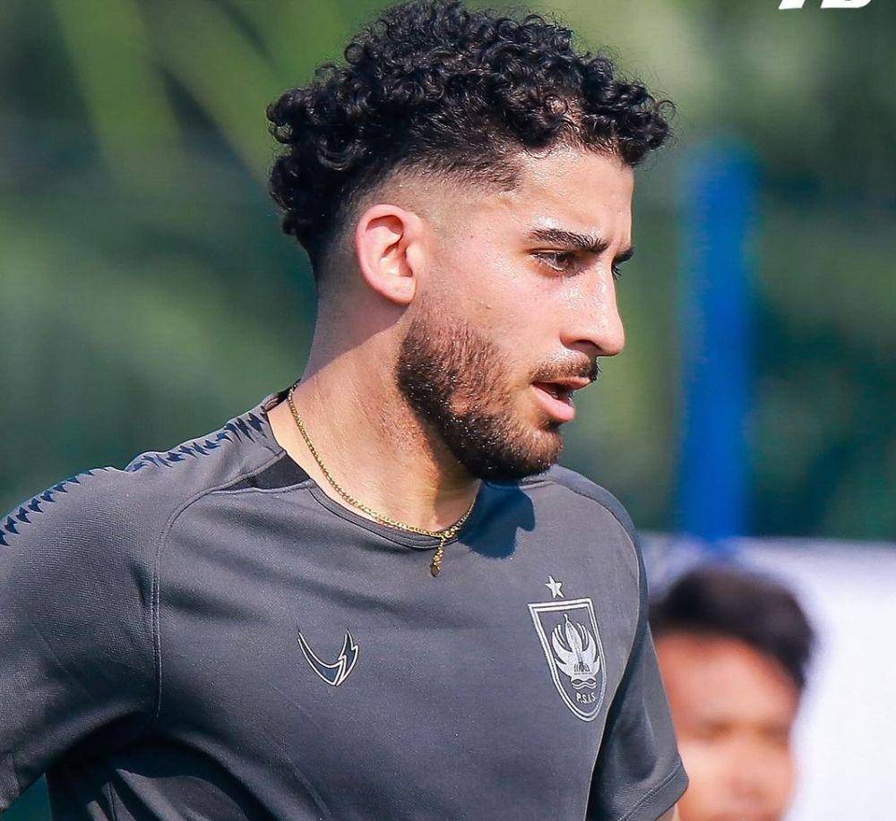 Pemain asing Reza Heidari akan diuji coba PSIS Semarang pada International Match RCTI Sport. (Instagram/@psisfcofficial)