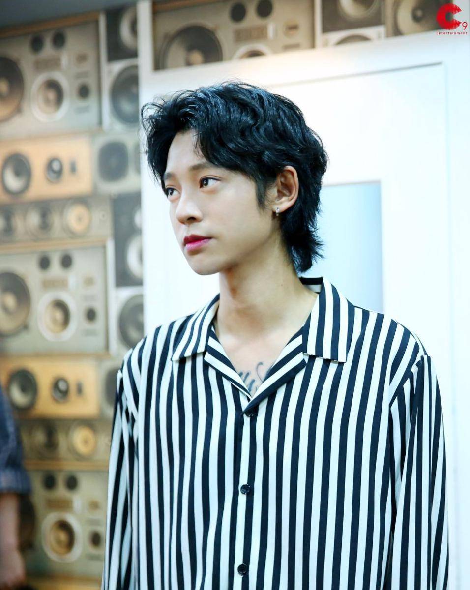 profil biodata Jung Joon Young (x.com/official_jyrock)