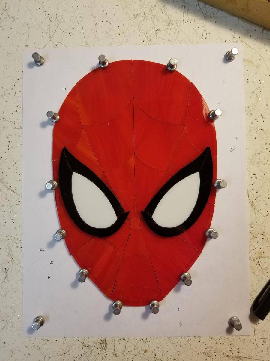 potret kaca patri tema Spider-Man (reddit.com/user/greatbigCword)