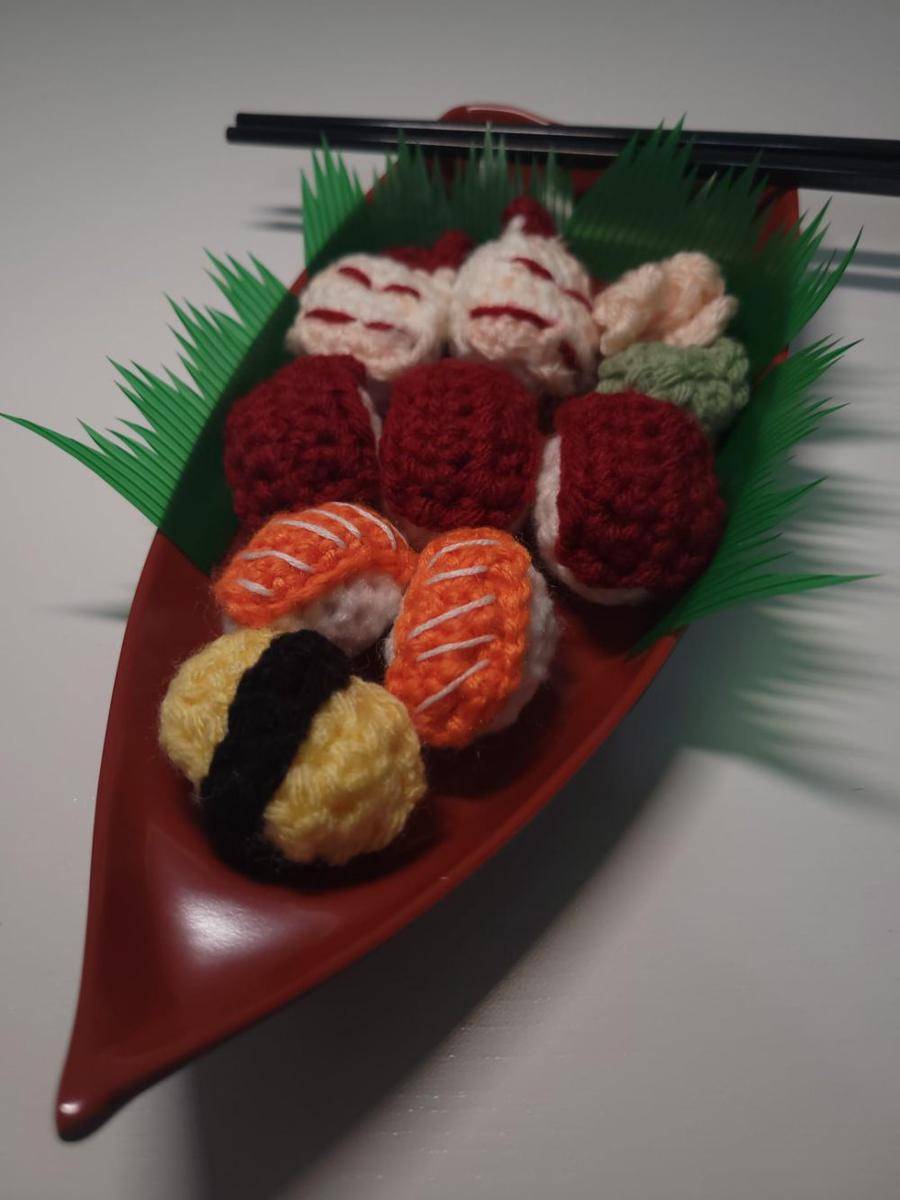 potret rajutan tangan bentuk sushi (reddit.com/user/tinwhistler)