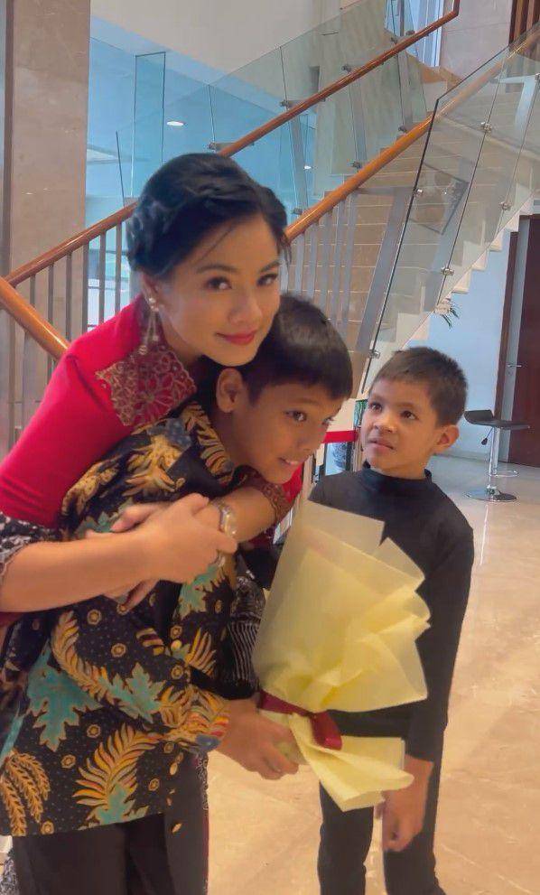 potret wisuda TK anak Titi Kamal (instagram.com/titi_kamall)