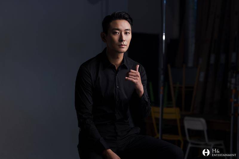 Ju Ji Hoon (post.naver.com/블리츠웨이스튜디오)