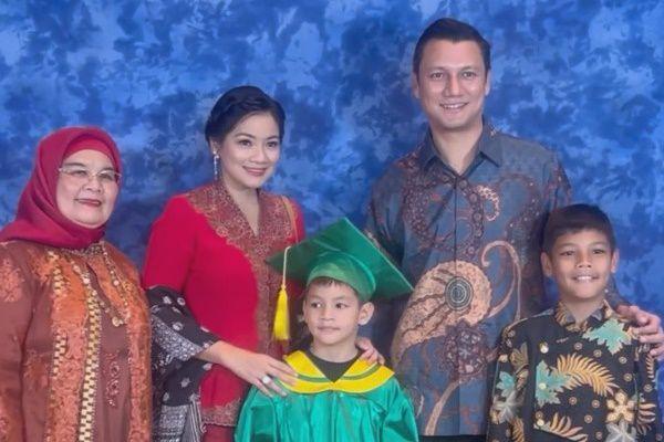 7 Potret Wisuda TK Kai Anak Titi Kamal, Ikut Tampil di Panggung