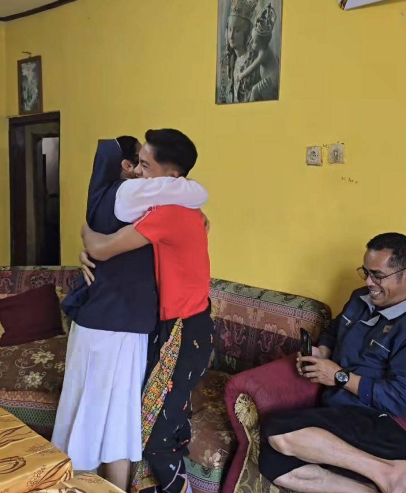 potret Betrand Peto dan kakaknya saling melepas rindu (Instagram.com/betrandpetoputraonsu)