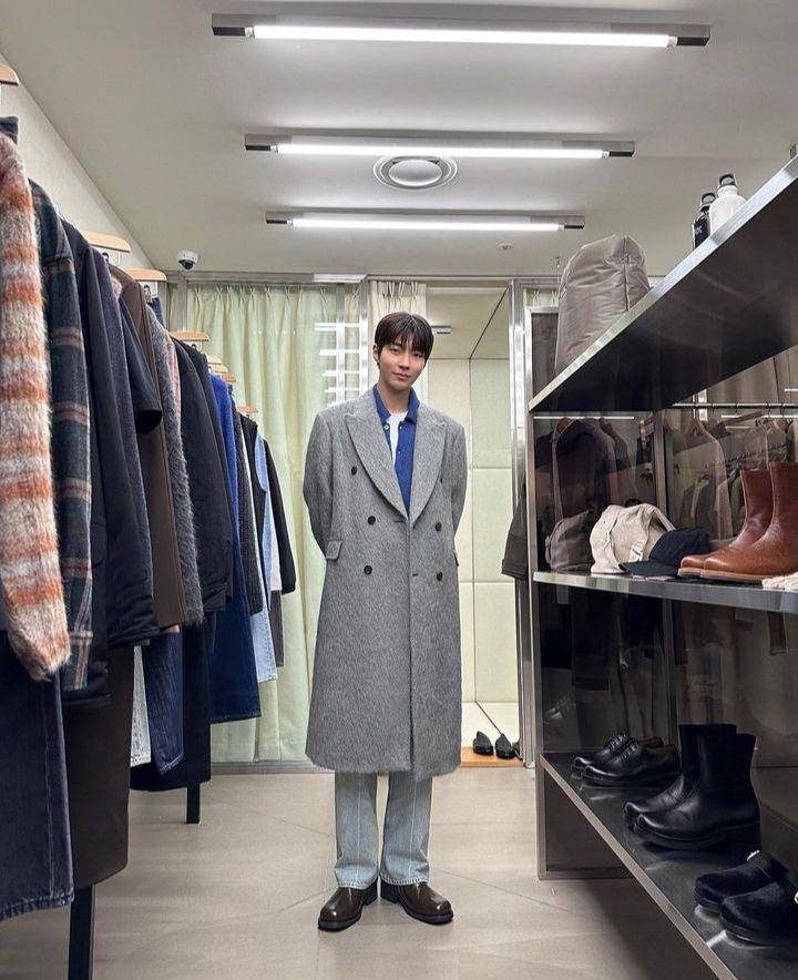 Hwang In Youp (instagram.com/hi_high_hiy)