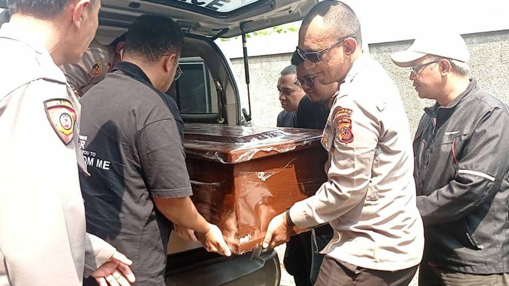 Jenazah Farid, Korban Pesawat Jatuh BSD Tiba di Rumah Duka