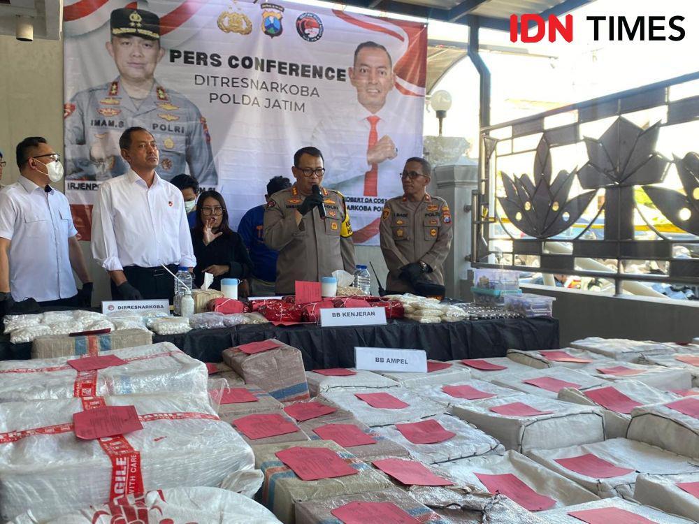 Polisi Membongkar Home Industri Pil Koplo di Surabaya