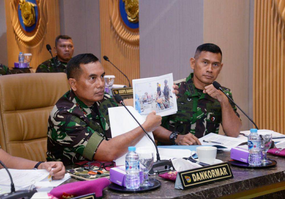 Komandan Korps Marinir (Dankormar) Mayjen (Mar) Endi Supardi saat konferensi pers terkait kematian Lettu Laut Eko Damara (30). (Dokumentasi Korps Marinir)