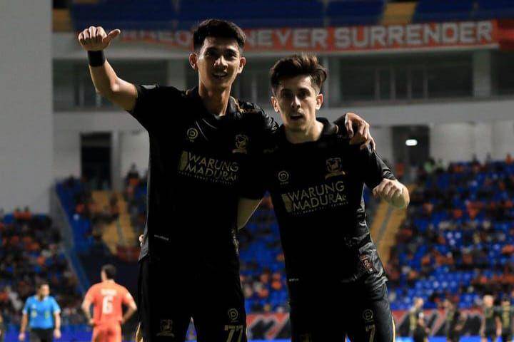 Malik Risaldi dan Francisco Rivera (instagram.com/maduraunited.fc)