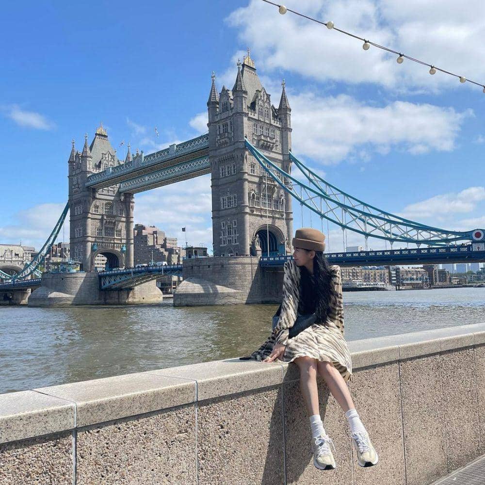 Inspirasi long dress Bae Suzy (Instagram.com/skuukzky)