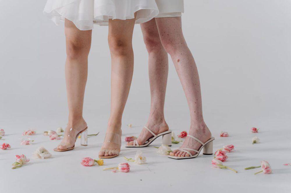 ilustrasi wanita memakai high heels (pexels.com/cottonbro studio)