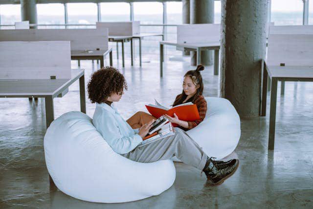 ilustrasi sedang bekerja (pexels.com/Mikhail Nilov)