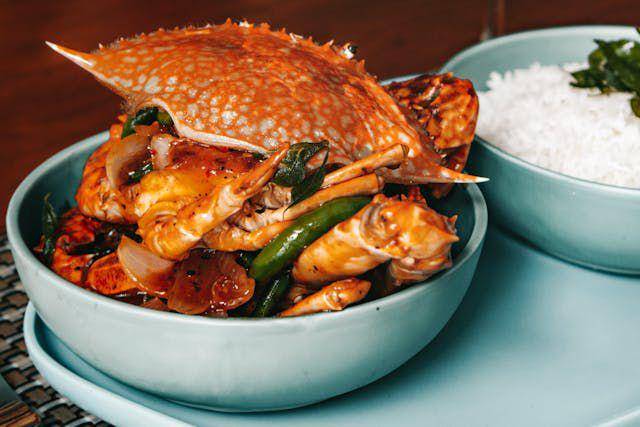 ilustrasi hidangan chili crab (pexels.com/ROMAN ODINTSOV)
