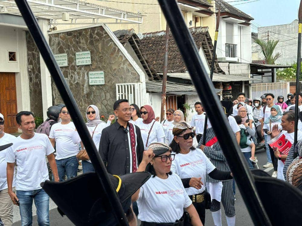 Kirab gunungan dan bregada iringi pendaftaran Balon Wali Kota Yogyakarta, Wawan Harmawan. (Dok. Istimewa)