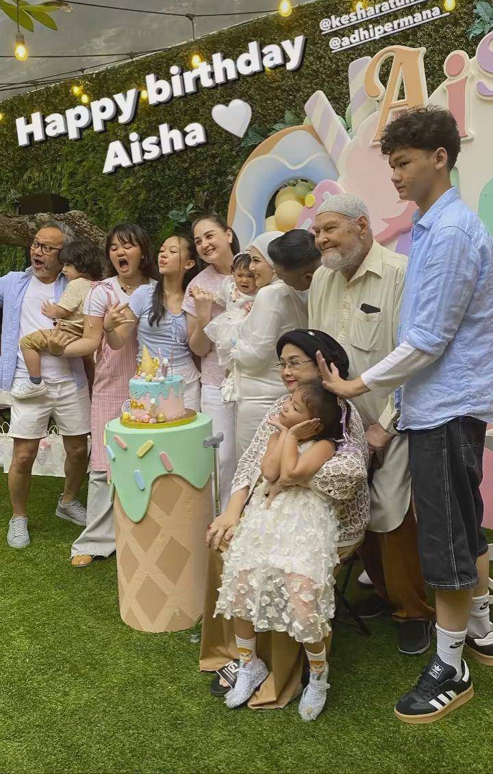 Ulang tahun pertama Aisha (Instagram.com/kesharatuliu05)