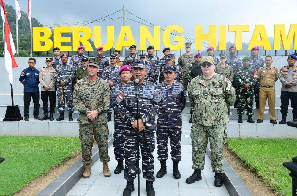 Prajurit TNI Angkatan Laut (AL) ketika berlatih bersama AL Amerika Serikat (AS) di perairan Lampung pada 12 Mei-20 Mei 2024. (Dokumentasi TNI AL)