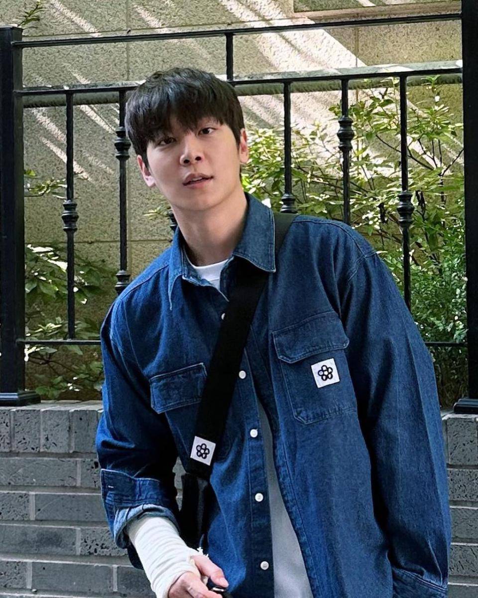 Lee Cheol Woo (instagram.com/lcdoubleu)