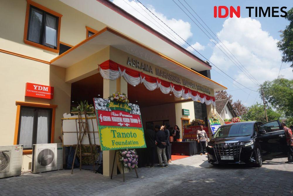 Mahfud MD memimpin peresmian asrama mahasiswa Madura 'Trunojoyo'. (IDN Times/Tunggul Damarjati)