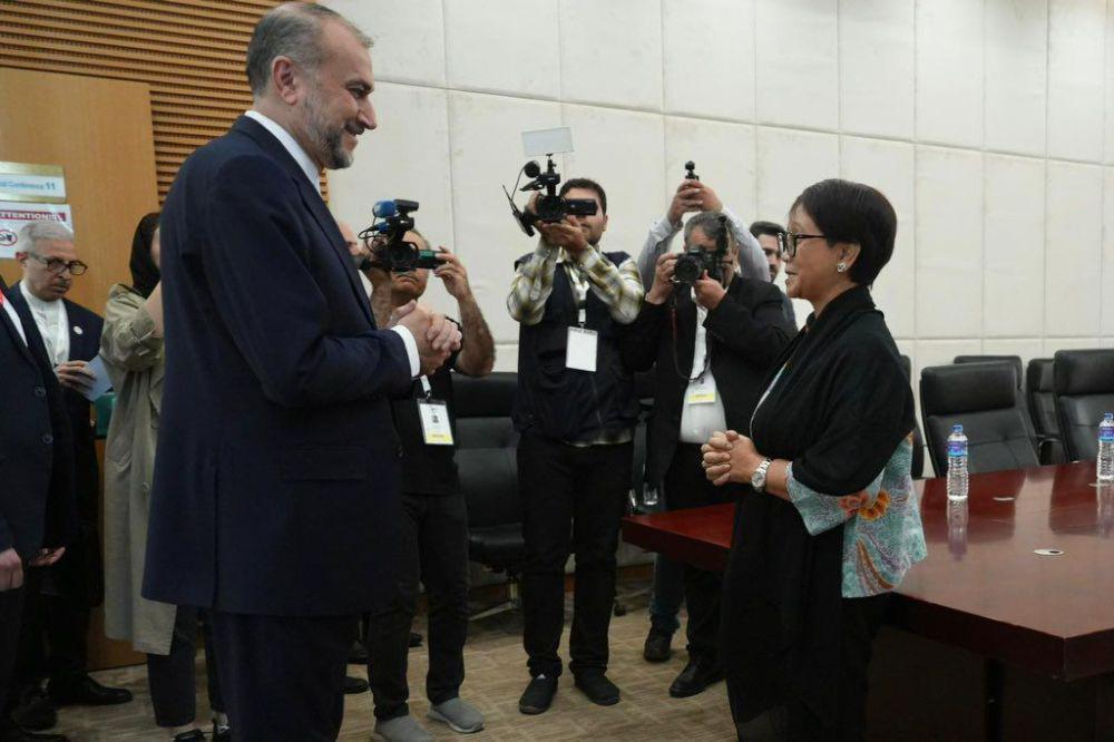 Duka Menlu Retno Atas Meninggalnya Presiden dan Menlu Iran