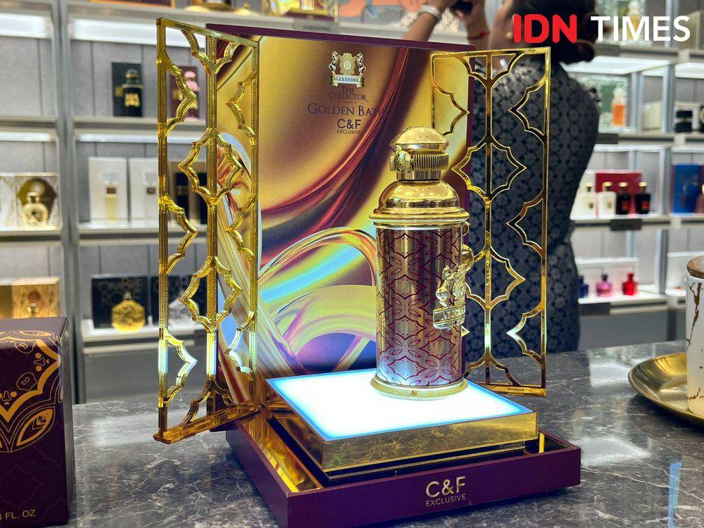 Launching Golden Batik dari C&F dan Alexandre.J pada Senin (20/5/2024) di C&F Store Kota Kasablanka Mall (IDN Times/Nisa Zarawaki)