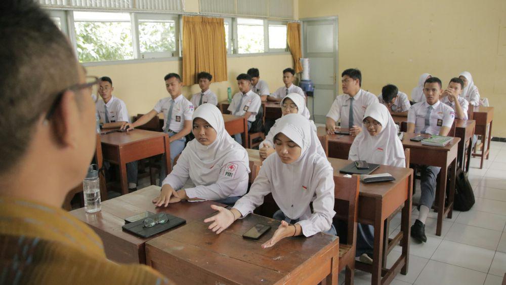 7 Cara Atasi Gugup Saat Hari Pertama Masuk Sekolah Baru